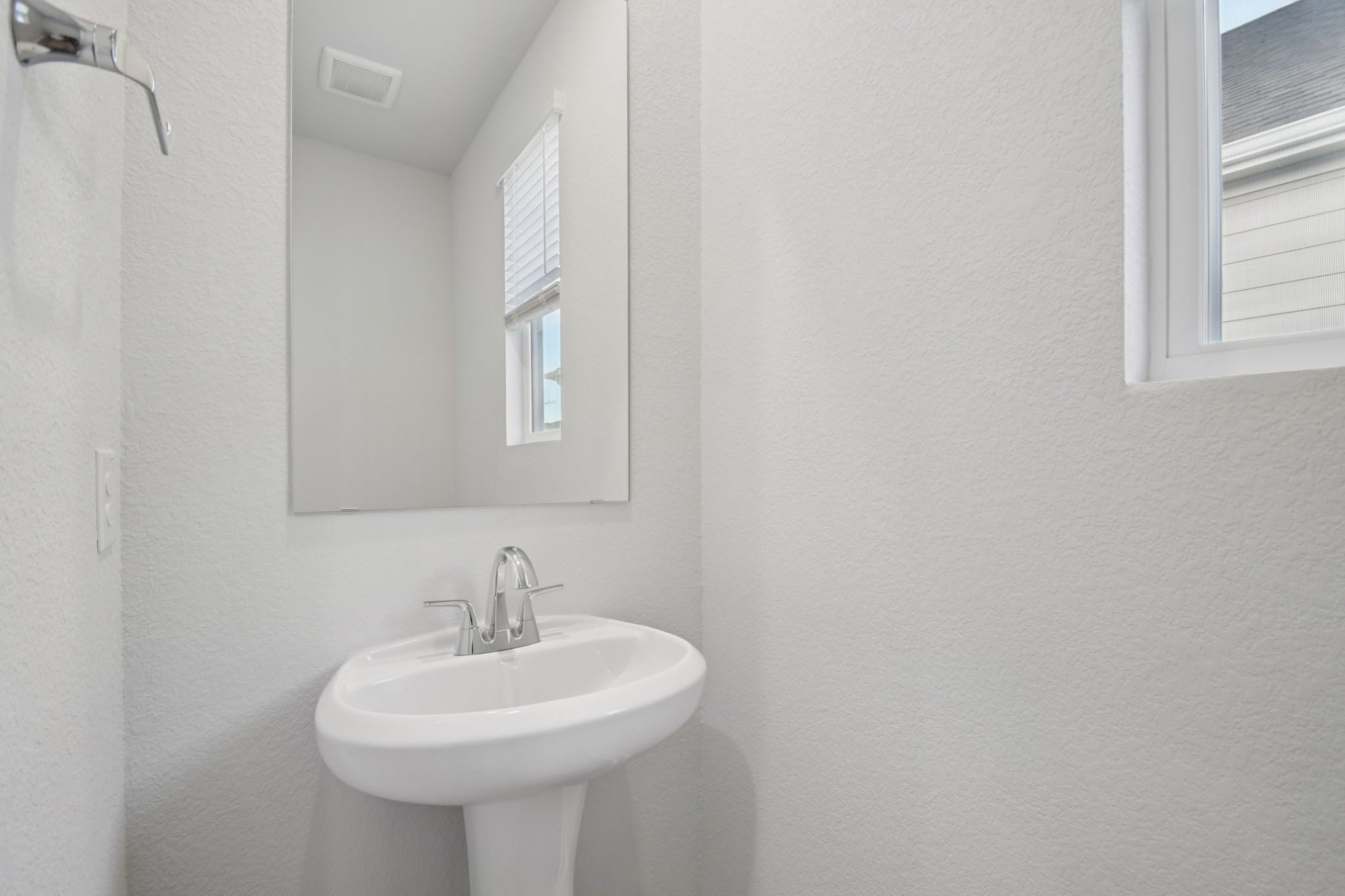 A bathroom with a sink and mirror.