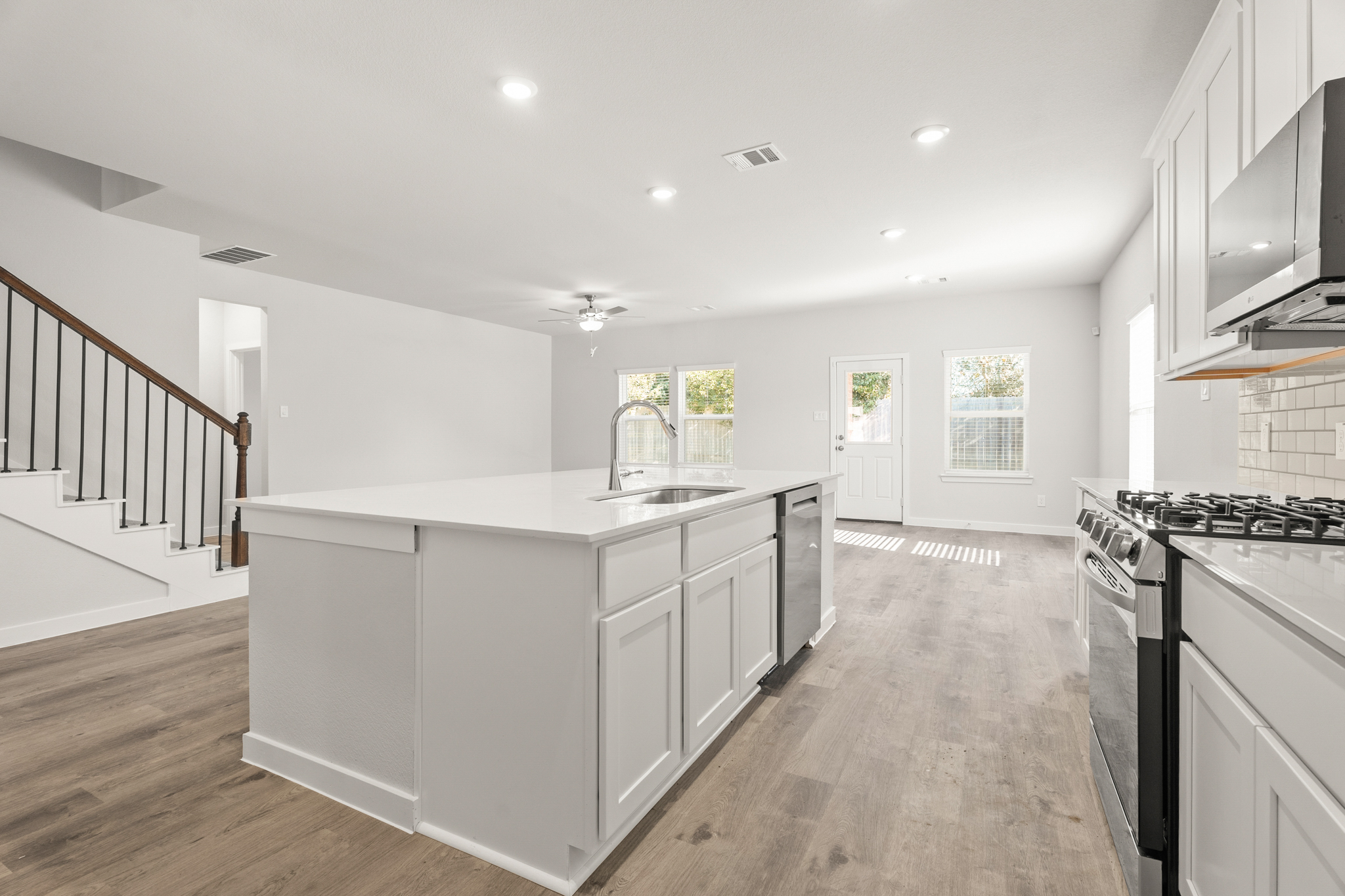 A kitchen with white cabinets.