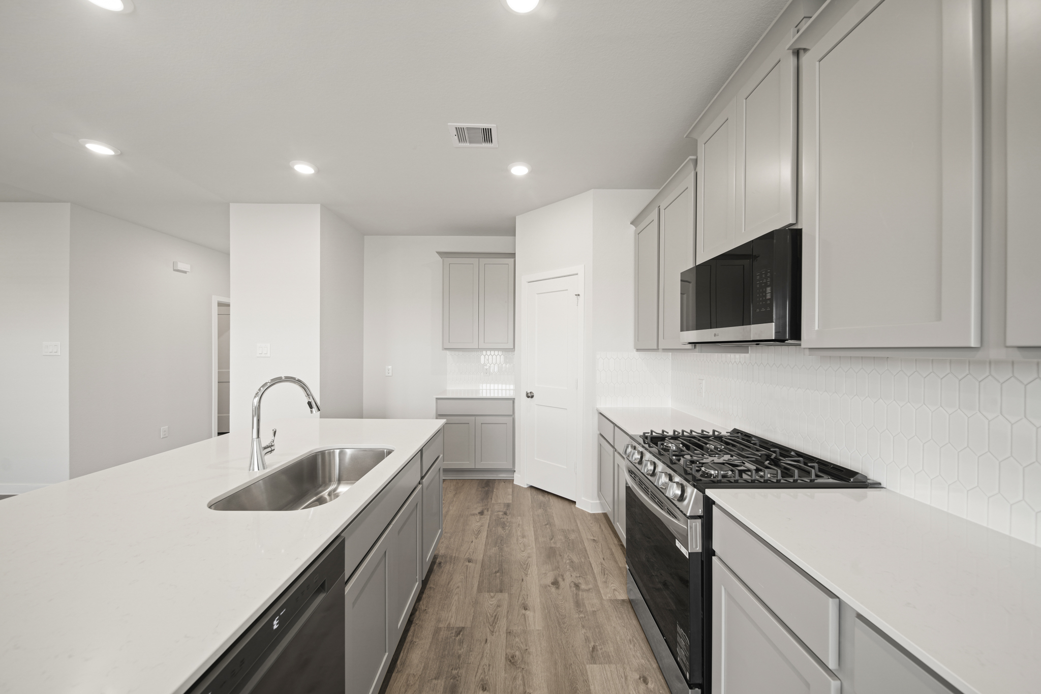 A kitchen with white cabinets.