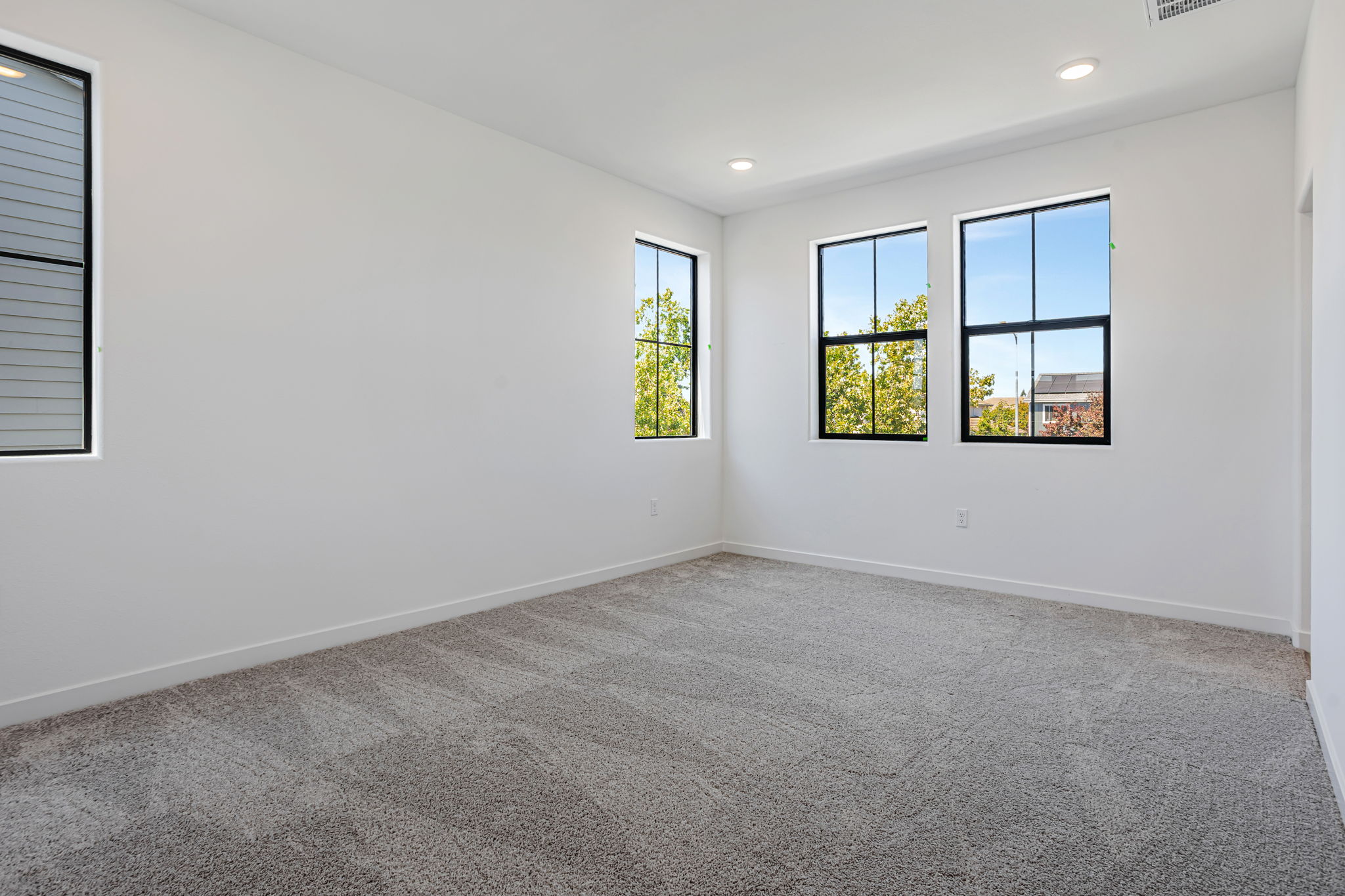 A room with windows.